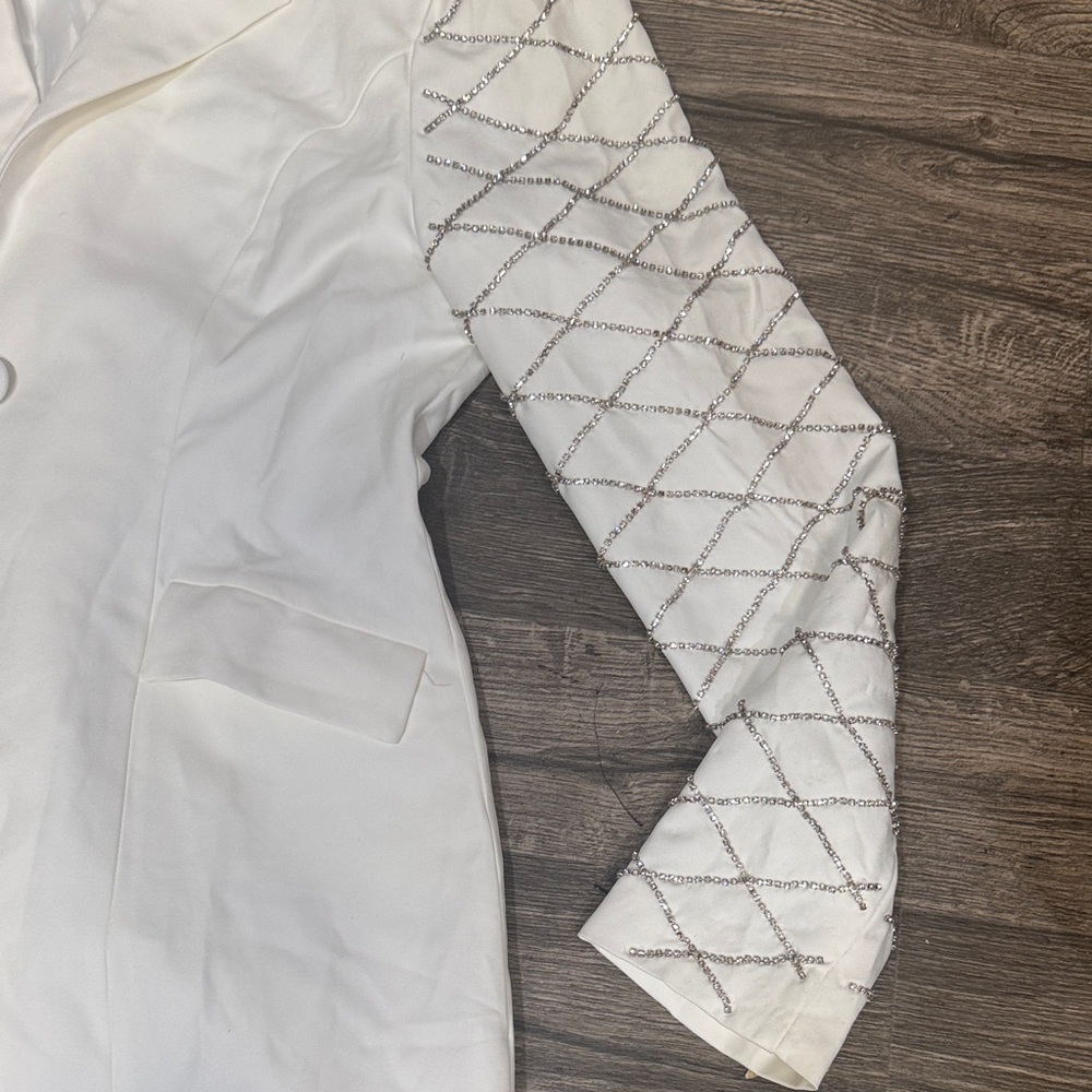 Fashion Nova Cream Blazer with Quilted Sleeves - Picture 4 of 9